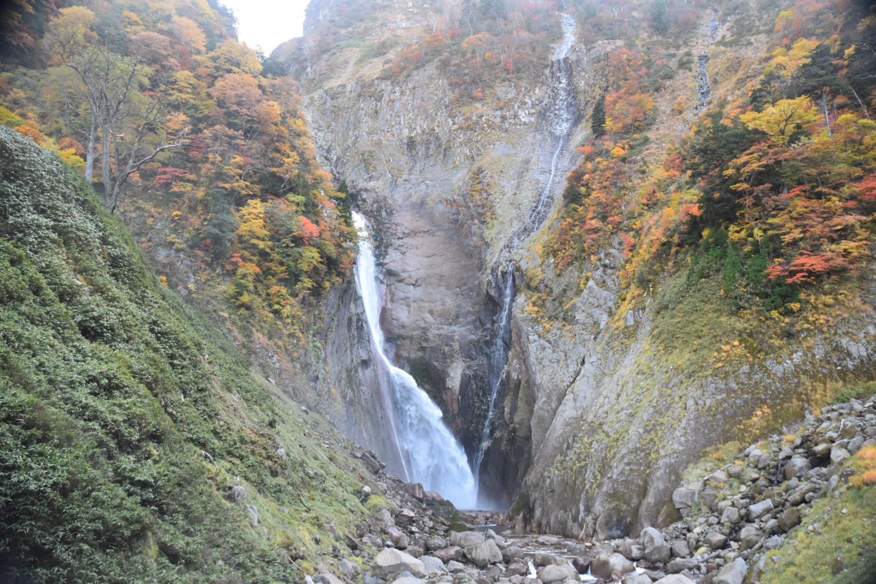 圧巻の迫力！落差日本一の「称名滝」-1