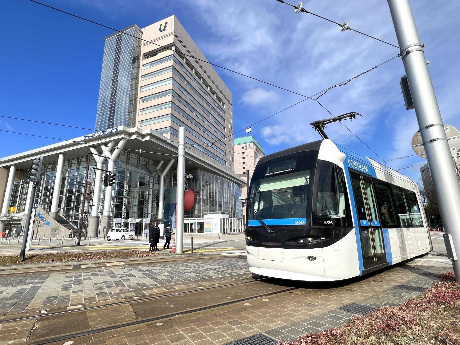 富山駅から路面電車に乗って-2