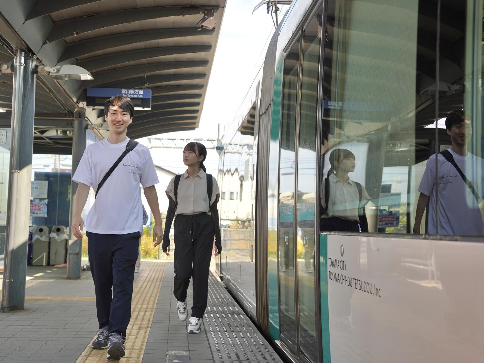 富山駅から路面電車に乗って-3