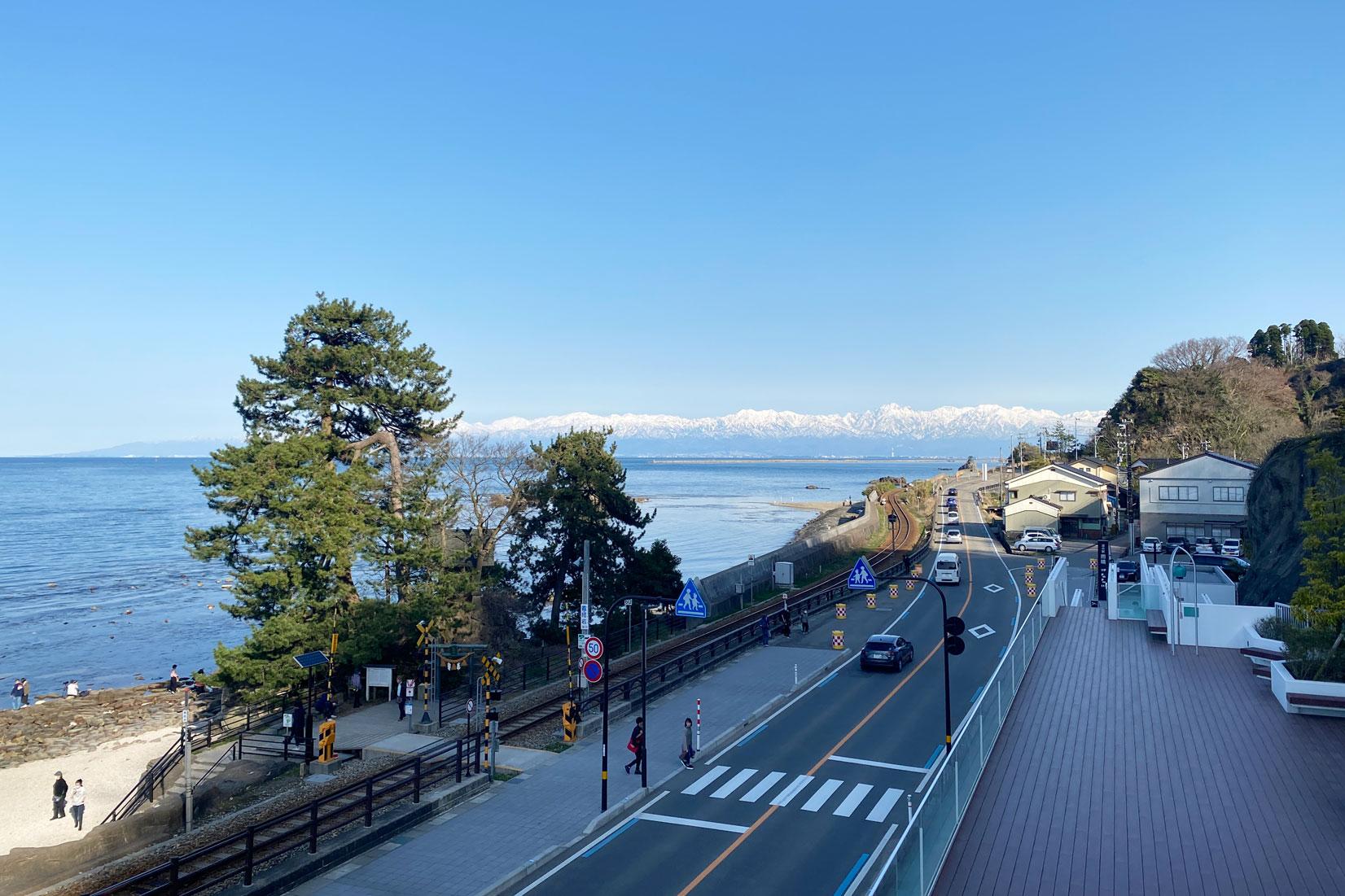 「雨晴海岸」を徹底紹介！駐車場や混雑情報は事前チェックがおすすめです