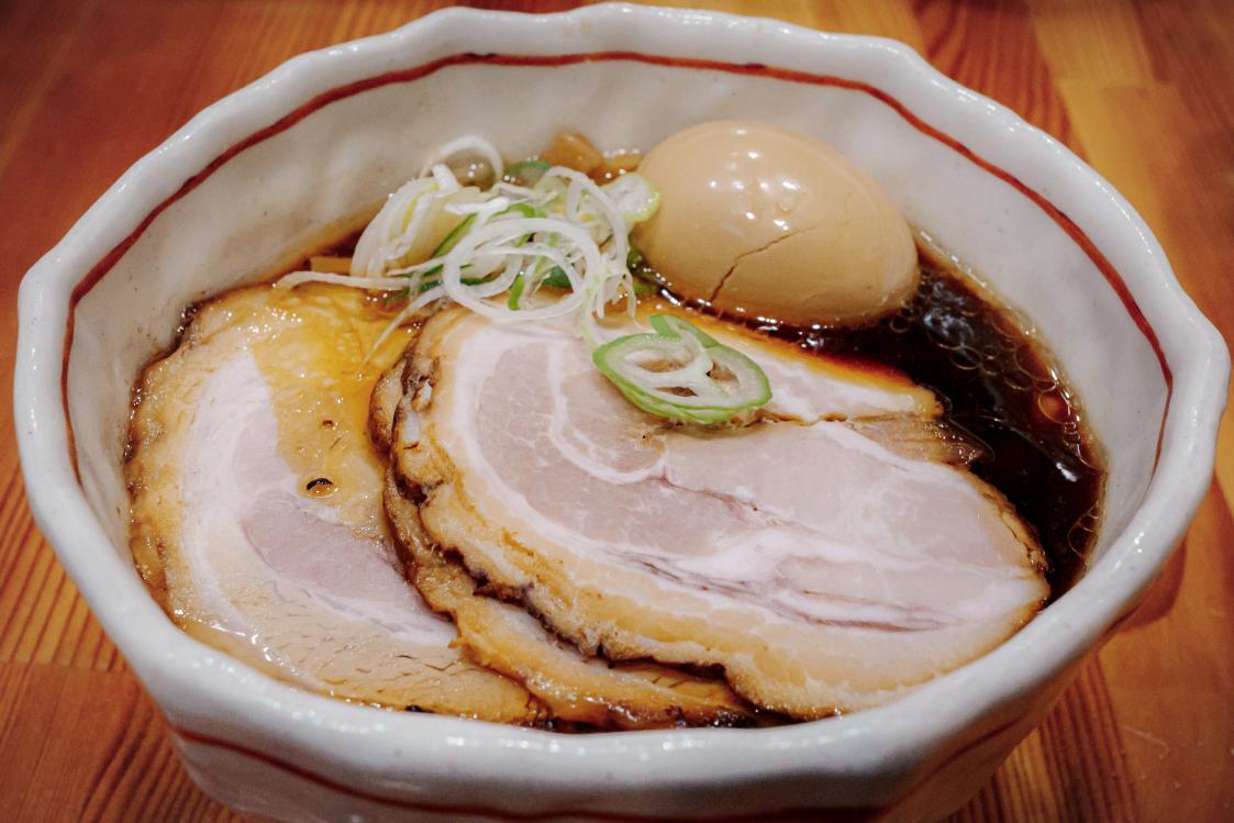 地元ライターおすすめの富山ブラックラーメン