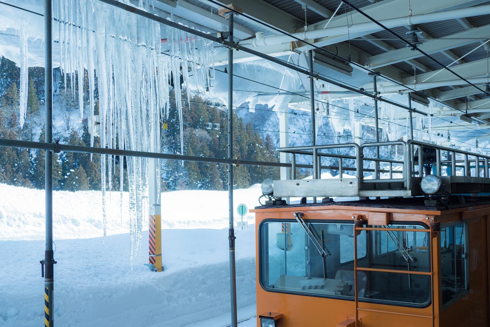 Winter-only driving experience at Kurobe Gorge Railway Unazuki Station-8