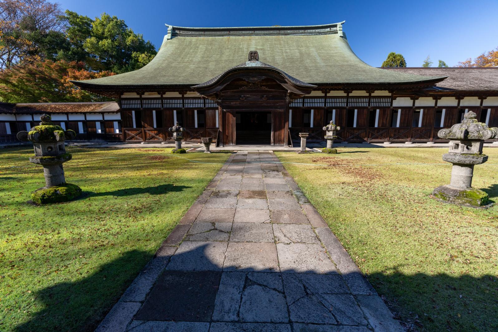 National treasure "Zuiryu-ji Temple", a 10-minute walk from Takaoka Station-3