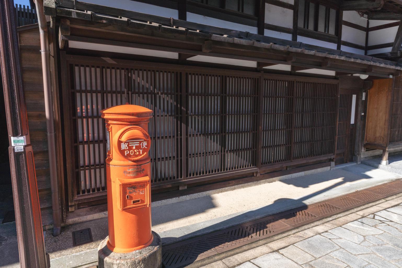 A Thousand-latticed Houses in Kanayamachi, a 20-minute walk from Takaoka Station-3