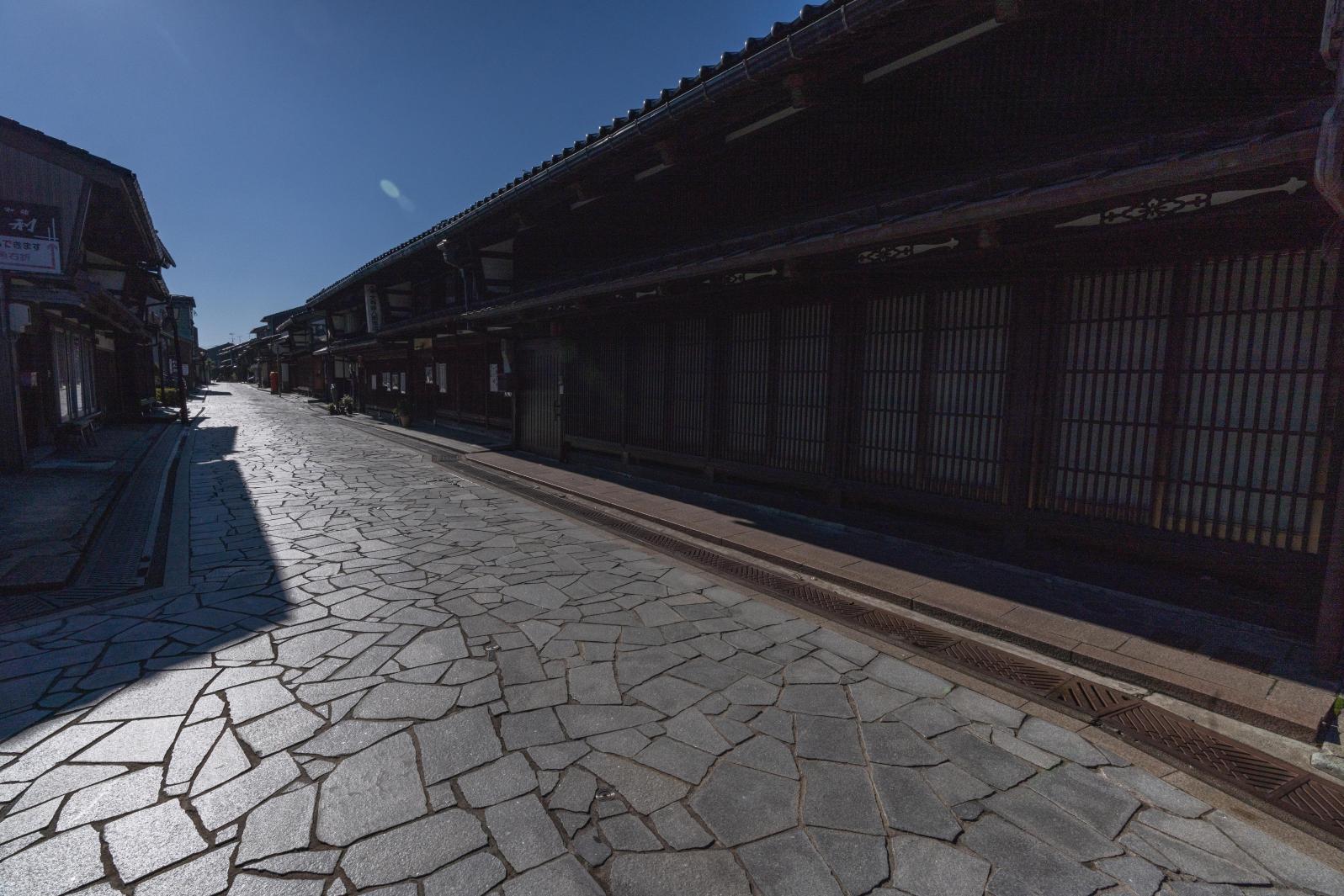 A Thousand-latticed Houses in Kanayamachi, a 20-minute walk from Takaoka Station-2