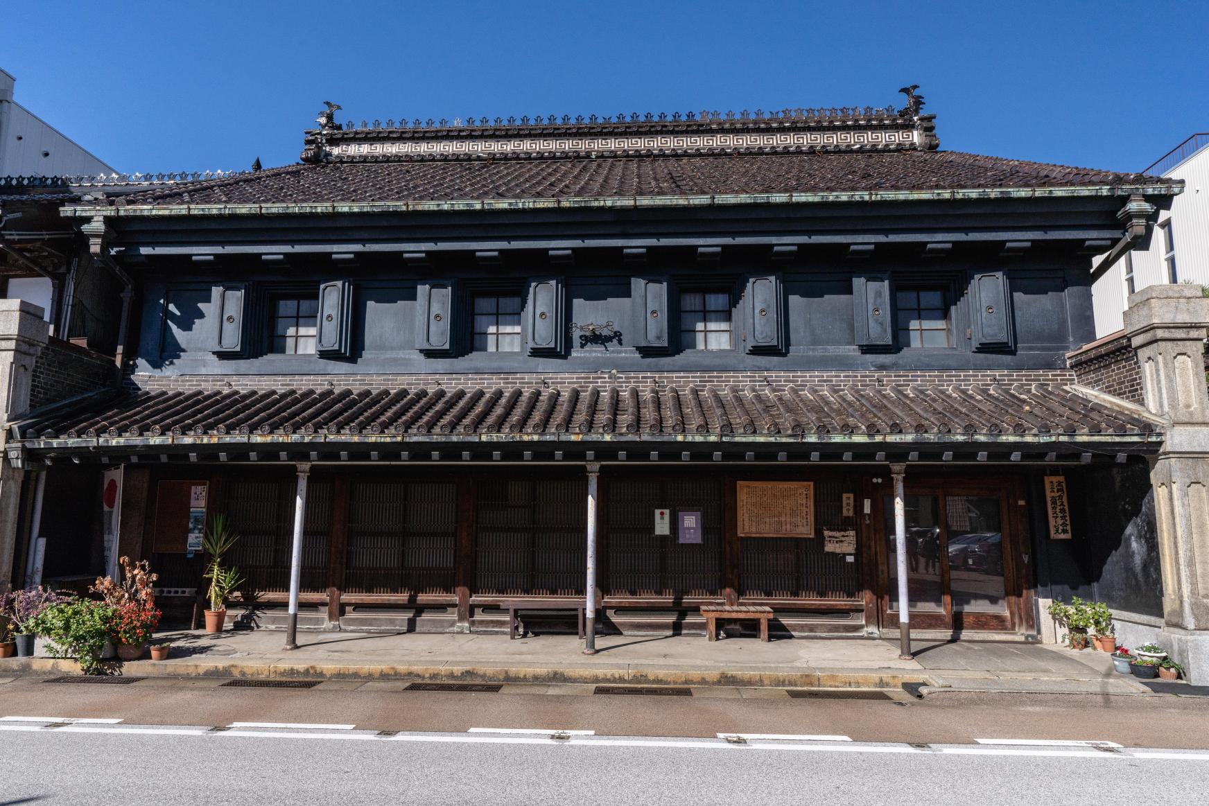 'Yamachosuji', a streetscape of classic storehouses, a 10-minute walk from Takaoka Station-1