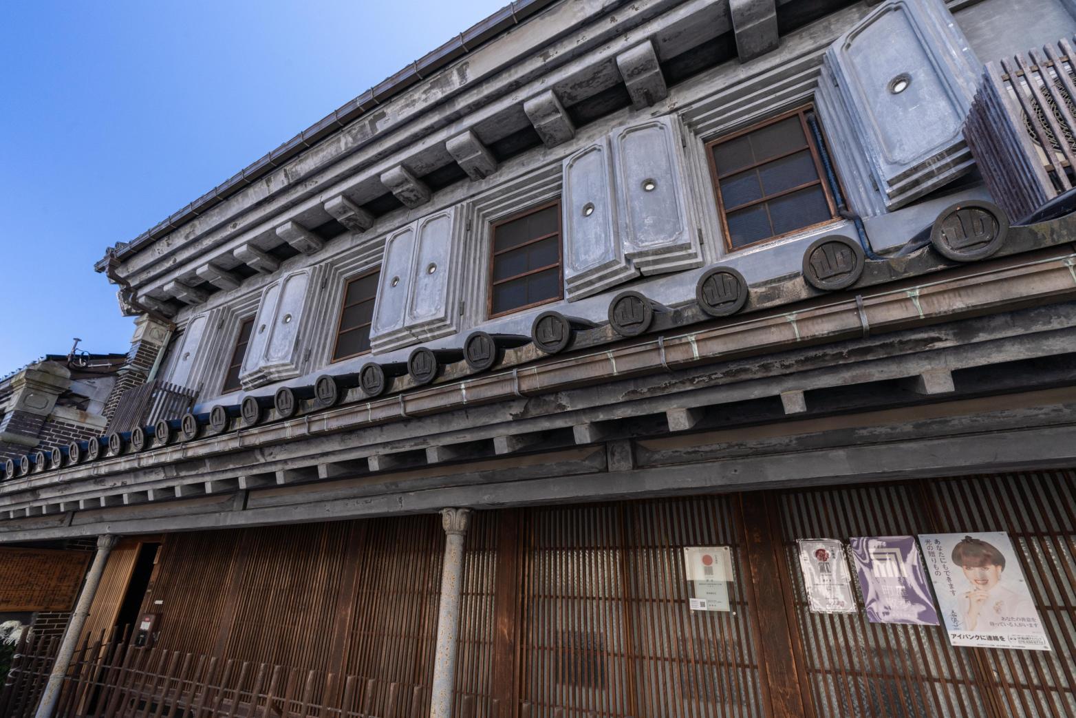 'Yamachosuji', a streetscape of classic storehouses, a 10-minute walk from Takaoka Station-2