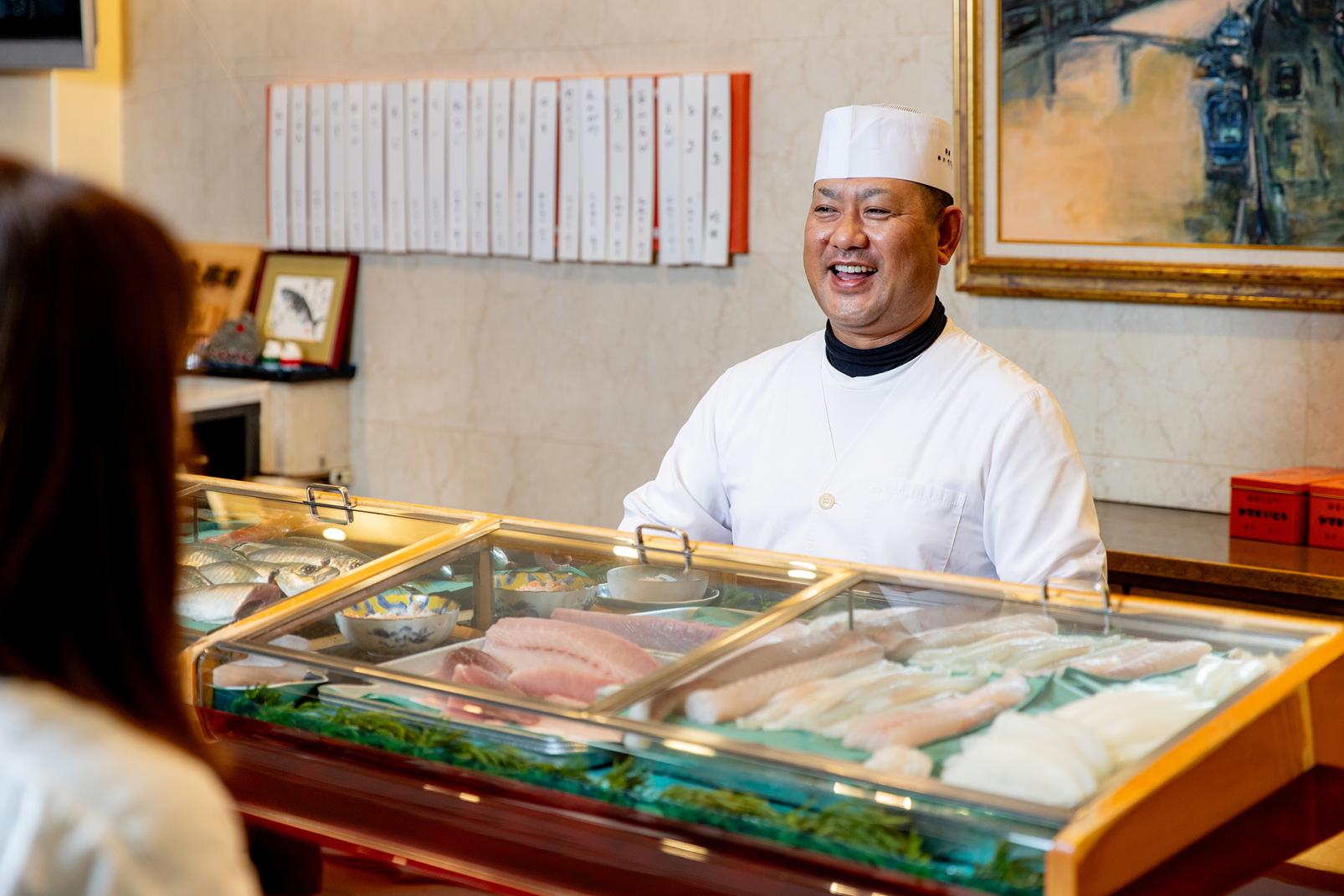 12:00 ｰ 浪花鮨 本店｜【寿司】
店主が新湊の競りで目利きした、新鮮で良質な活魚を握る-1