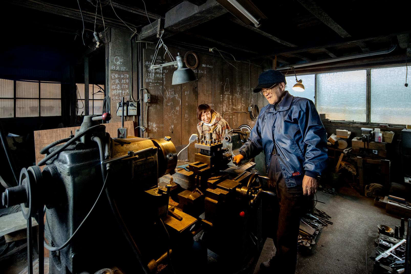 13:30 ｰ 利三郎｜【伝統工芸】
高岡鋳物の技術を継ぐ、金屋町の鋳物工場-6