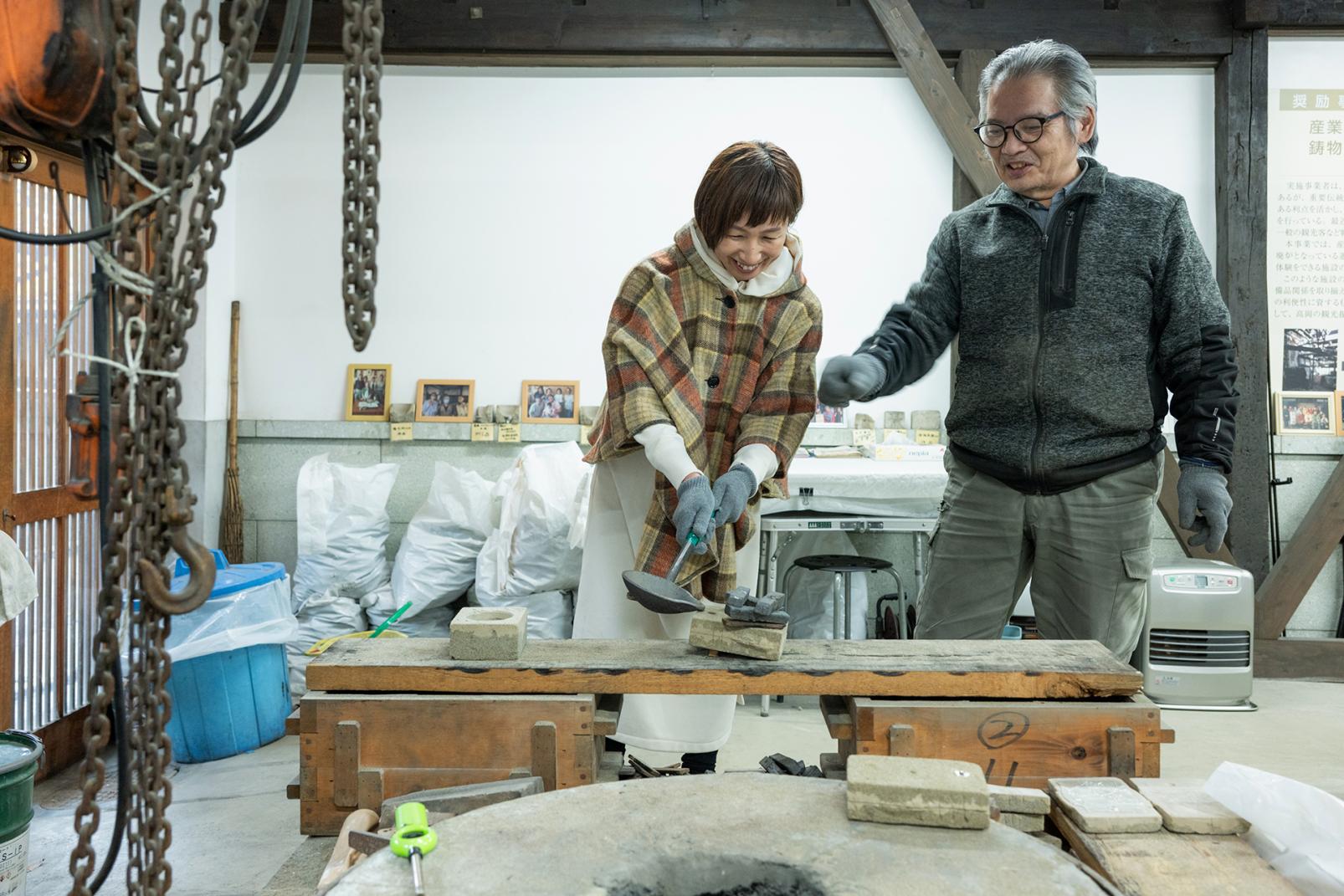 13:30 ｰ 利三郎｜【伝統工芸】
高岡鋳物の技術を継ぐ、金屋町の鋳物工場-1