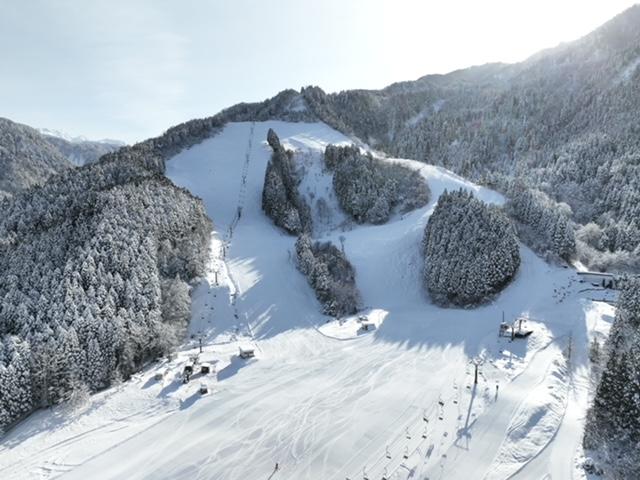 あわすのスキー場ゲレンデ全景