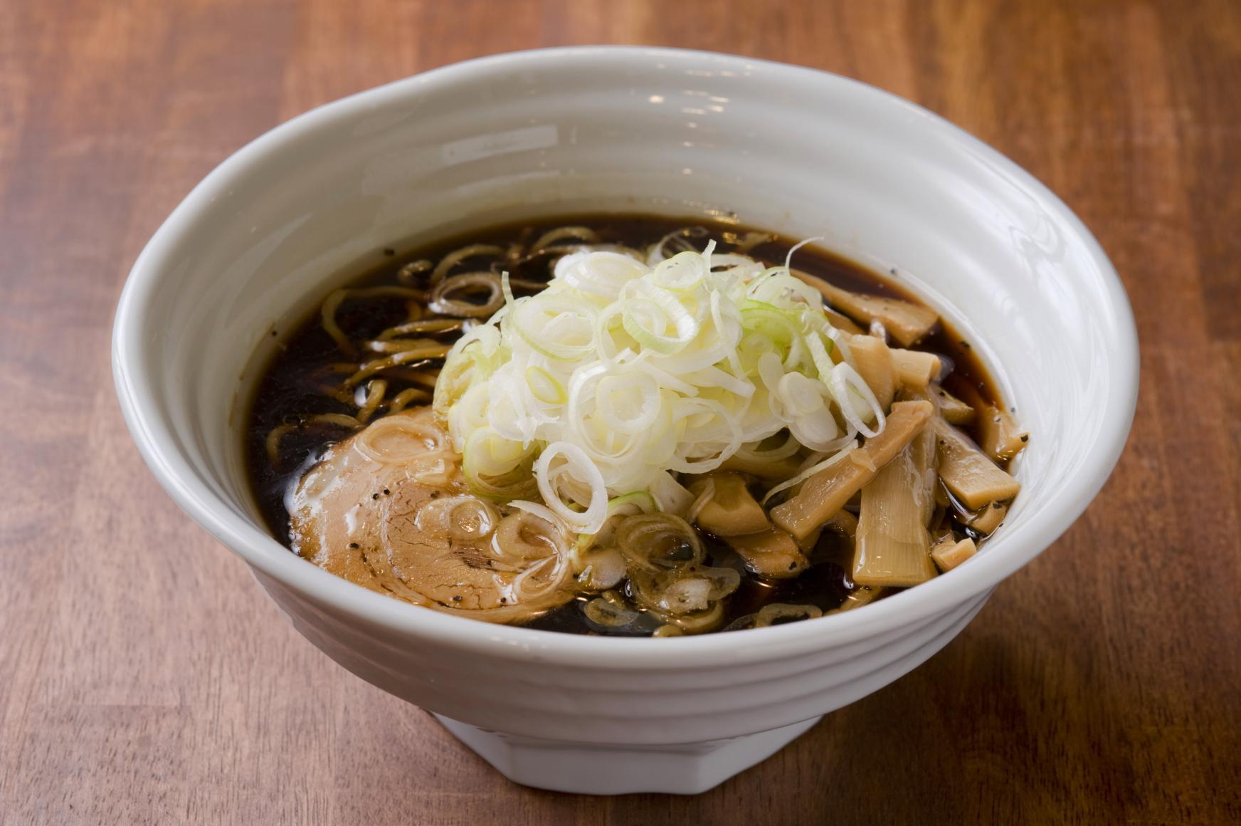 定番の黒醤油ラーメン！